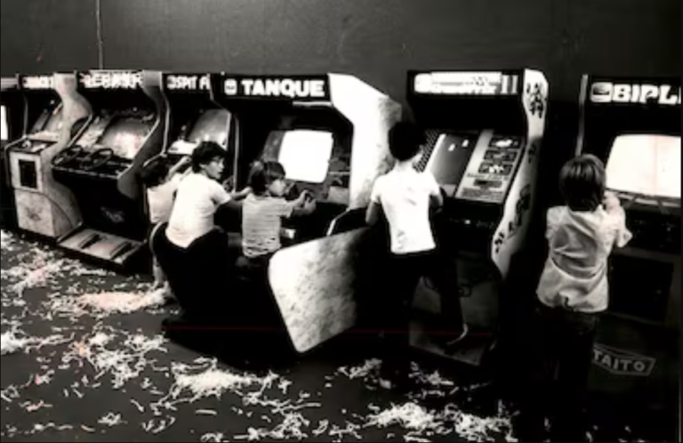 A NOSTALGIA DOS FLIPERAMAS QUANDO A DIVERSÃO CABIA EM UMA FICHA