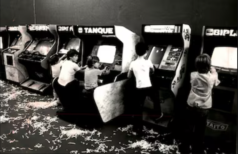 A NOSTALGIA DOS FLIPERAMAS QUANDO A DIVERSÃO CABIA EM UMA FICHA