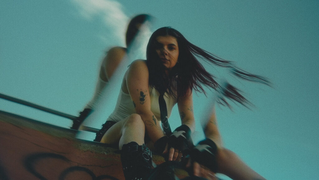 ALÉXIA ANUNCIA NOVA FASE E REVELA CAPA DO ÁLBUM GARRA