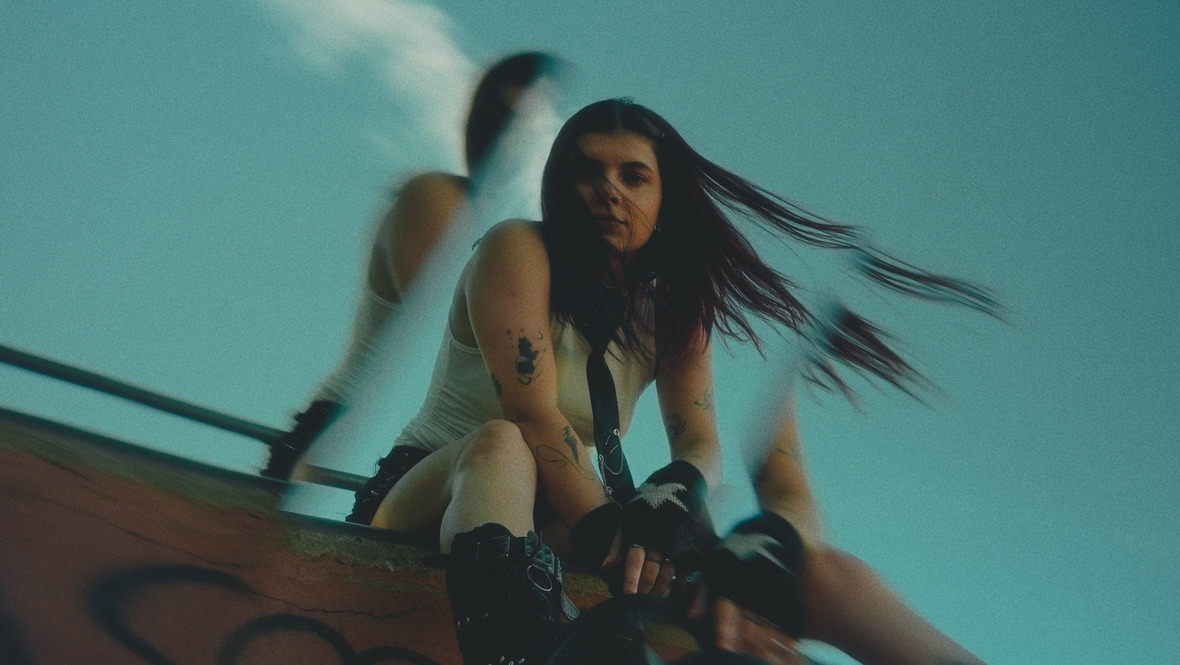 ALÉXIA ANUNCIA NOVA FASE E REVELA CAPA DO ÁLBUM GARRA