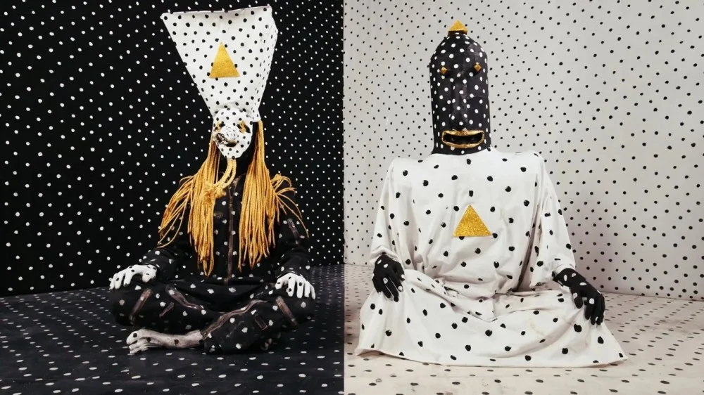 ANGINE DE POITRINE GANHA O MUNDO COM SOM MICROTONAL