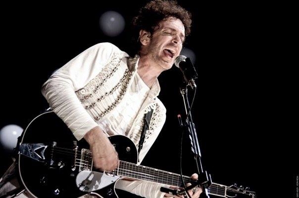 SODA STEREO revive presença de GUSTAVO CERATI em nova turnê emocionante