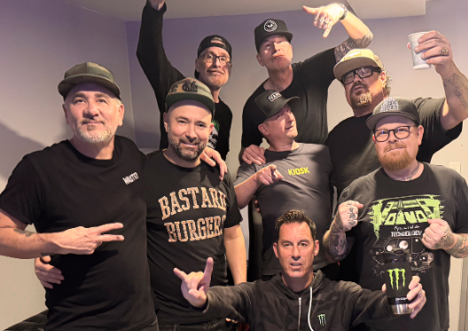 WE ARE ONE TOUR 2026 traz PENNYWISE e MILLENCOLIN ao Brasil