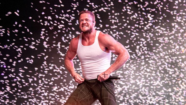 Dan Reynolds lança game Last Flag com trilha retrô