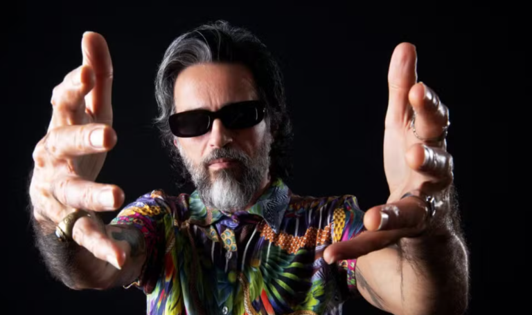Lúcio Maia lança álbum solo com psicodelia e futurismo
