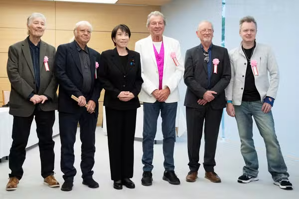 PRIMEIRA-MINISTRA DO JAPÃO DECLARA ADMIRAÇÃO AO DEEP PURPLE EM TÓQUIO