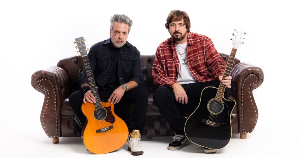 THIAGO CASTANHO E MARCÃO BRITTO CELEBRAM CHARLIE BROWN JR