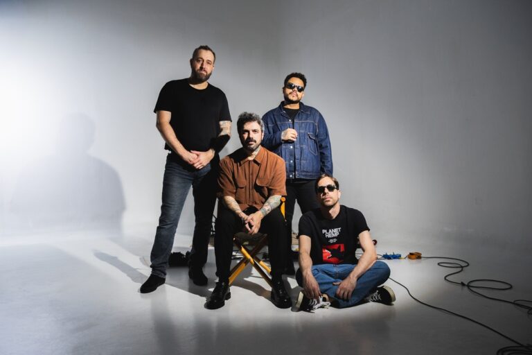 Anônimos Anônimos lança álbum Acabou Sorrire