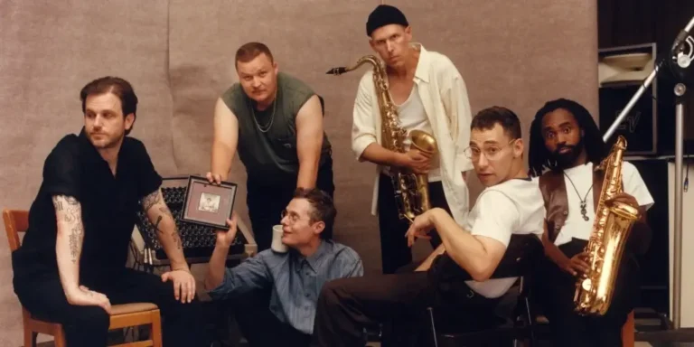 BLEACHERS lança álbum otimista com folk e soul