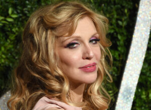 Courtney Love relembra o tetra do Brasil em edit nostálgico