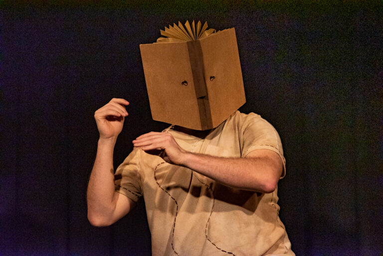 Livro-me celebra leitura na Mostra Teatral de Brasília