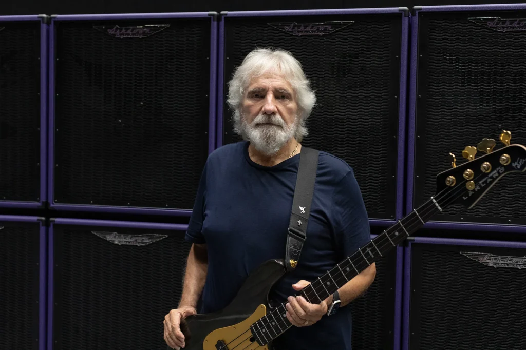 GEEZER BUTLER apoia adoção de 1.500 beagles