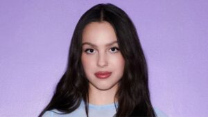 Olivia Rodrigo anuncia turnê com bandas de rock