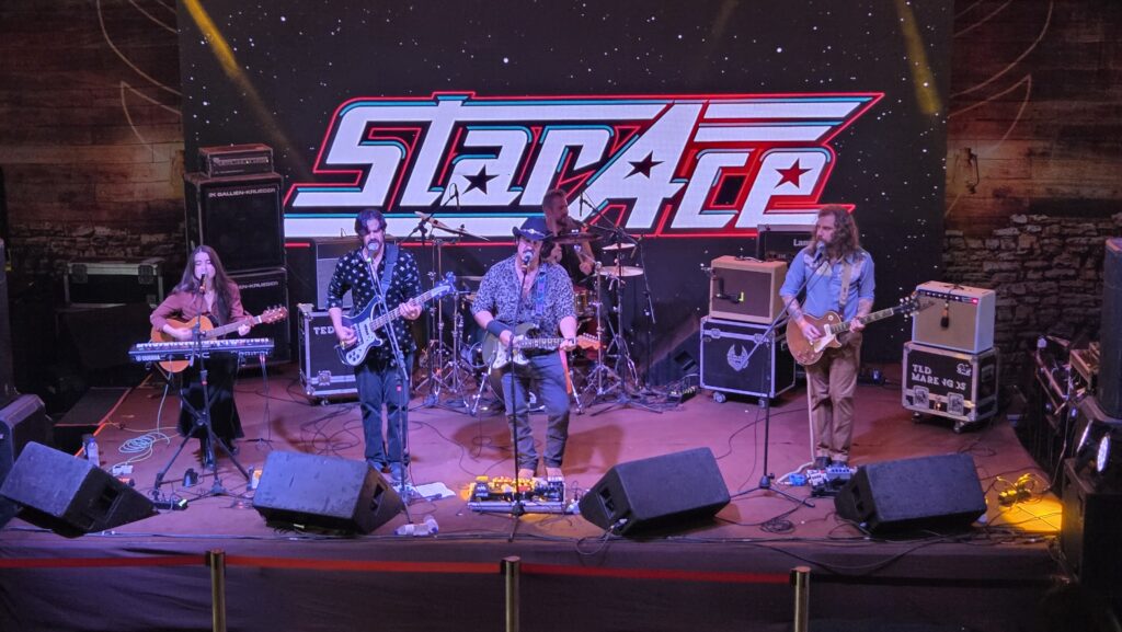 StarAce leva turnê Real ao Rock Saloon em Brasília