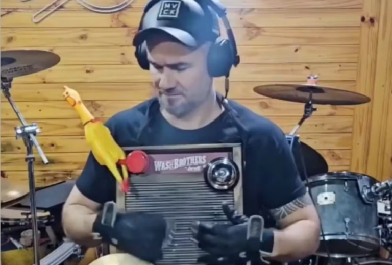 Baterista brasileiro vence desafio mundial promovido pelo Metallica