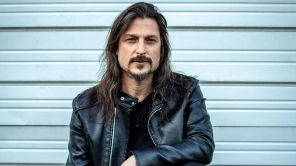 Rafael Bittencourt analisa a origem do Heavy Metal