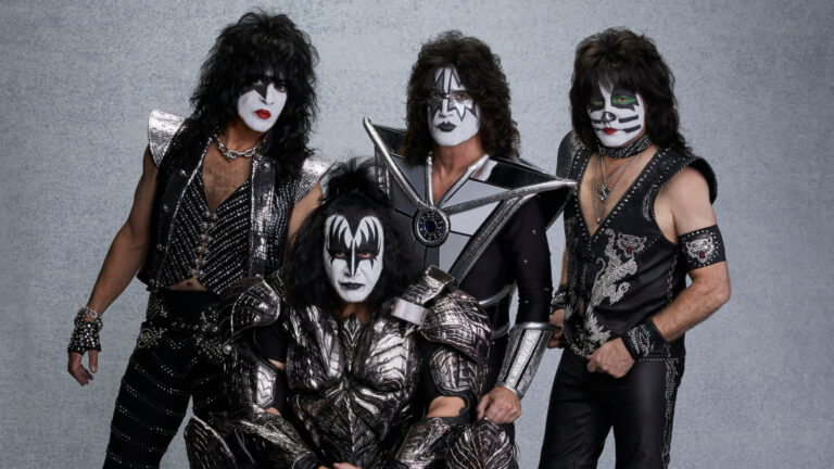 KISS anuncia livro oficial dos 50 anos de Destroyer