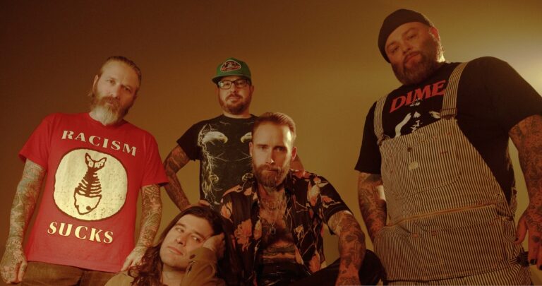 Alexisonfire celebra 20 anos de Crisis em shows no Brasil