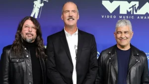 Nirvana se reúne no VMA e homenageia legado de Kurt Cobain