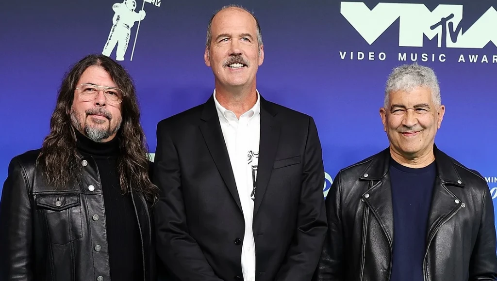 Nirvana se reúne no VMA e homenageia legado de Kurt Cobain
