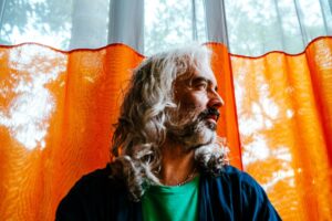 Sonora Fantasma lança segundo álbum sobre presença e afeto