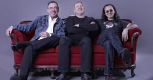 Rush doa R$ 4 milhões para memorial de Neil Peart no Canadá