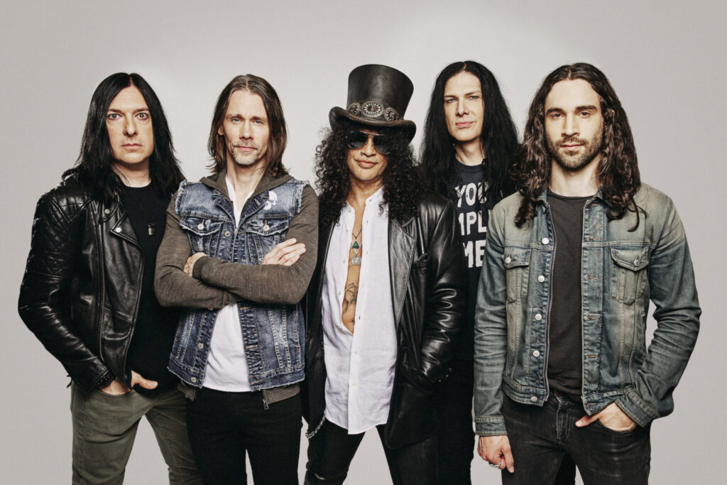 Slash confirma quatro shows no Brasil em abril de 2027