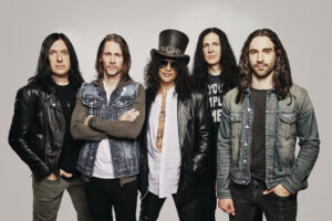 Slash confirma quatro shows no Brasil em abril de 2027