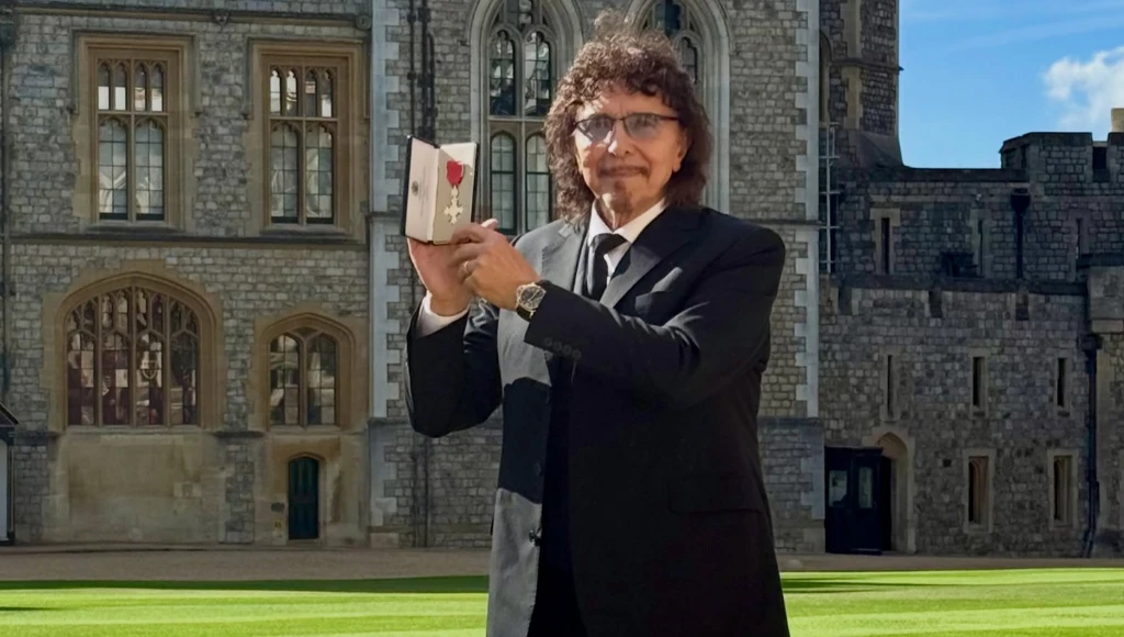 Tony Iommi recebe MBE por sua música e pela caridade
