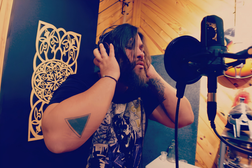 Abel Capella lança single e adia álbum Fora do Tempo