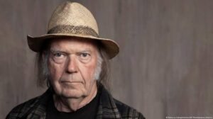Neil Young processa comitê de Trump por R$ 54 milhões