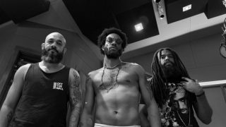 Black Pantera lança Cola ao vivo no Circo Voador