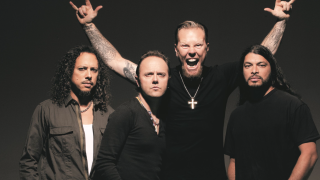 Metallica doa US$ 100 mil para vítimas dos terremotos