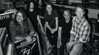 FOO FIGHTERS LANÇA “OF ALL PEOPLE” E ANTECIPA NOVO ÁLBUM