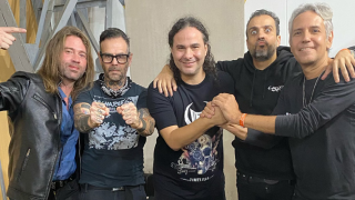 VIPER RELANÇA “EVOLUTION” EM VINIL E PROMOVE EVENTO EM SP