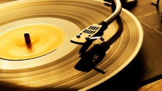 Vinil supera US$ 1 bilhão nos EUA em 2025