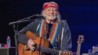 WILLIE NELSON anuncia álbum DREAM CHASER aos 92 anos